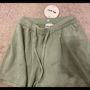 Green knitted shorts !